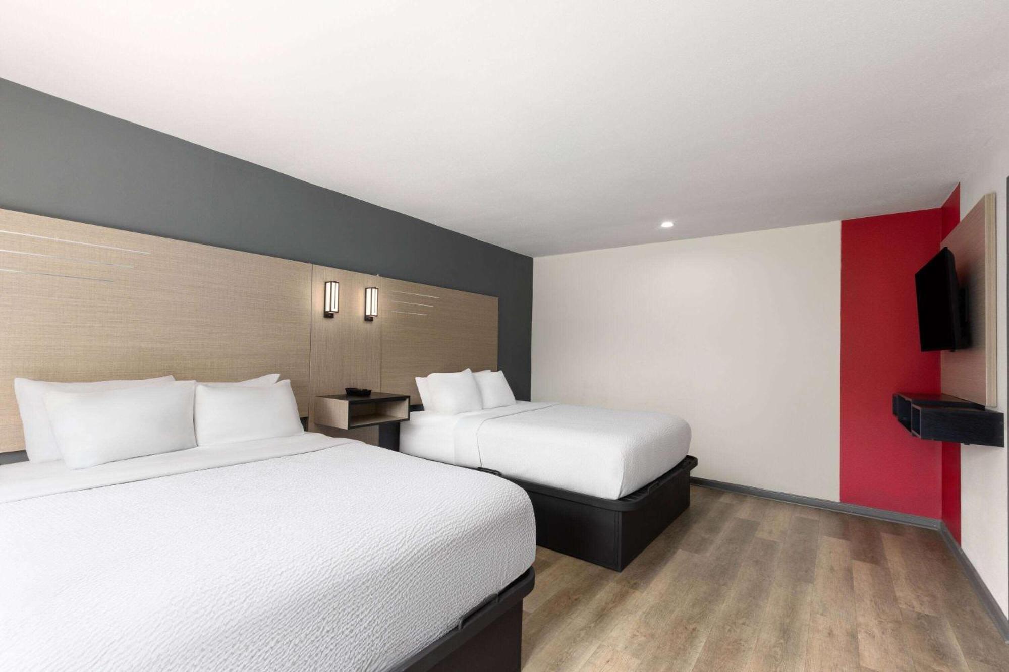 Ramada By Wyndham Studio Suites 多森 外观 照片