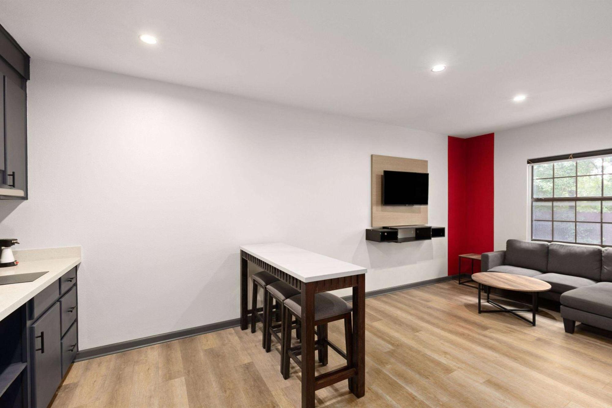 Ramada By Wyndham Studio Suites 多森 外观 照片